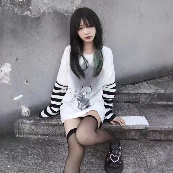 Pitkähihainen musta-valko anime paita irrotettavilla hihoilla