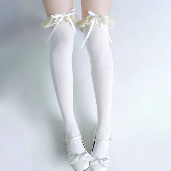 Valkoiset pitkävartiset Lolita sukat pitsinauhalla